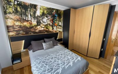 Dormitorio en madera y laca
