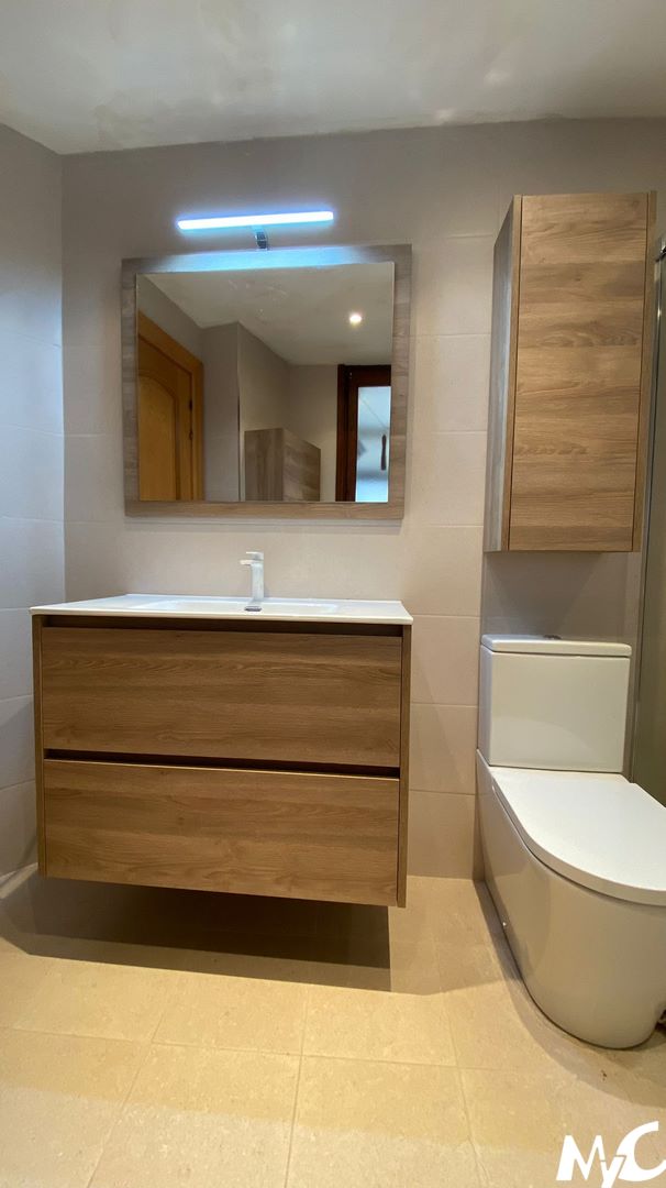 Mueble de baño dos cajones con espejo - MyC Mobiliario y Electrodomésticos