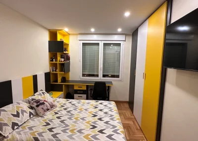Dormitorio juvenil en tres colores con tirador embutido 3 img