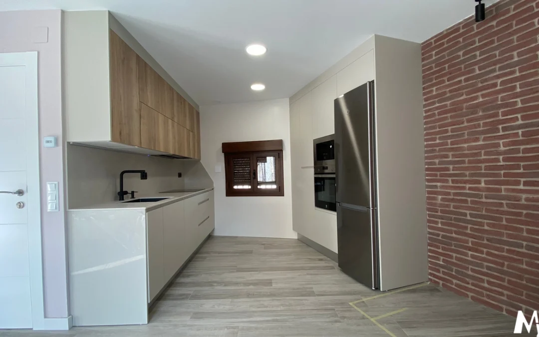 Reforma cocina completa de albañilería e instalación de muebles y electrodomésticos